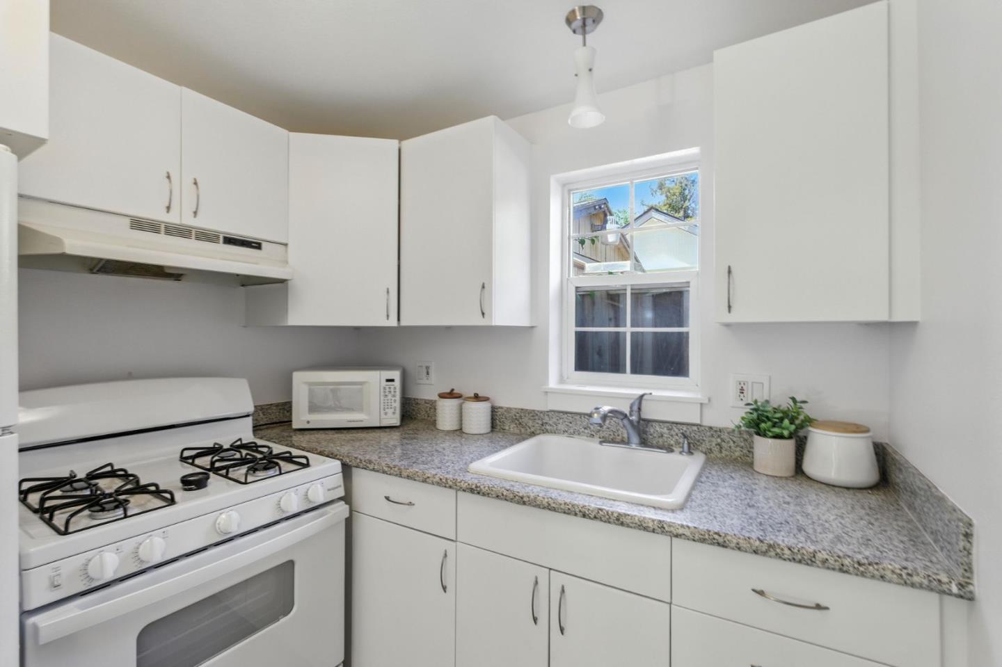 Detail Gallery Image 26 of 40 For 218 N 12th St, San Jose,  CA 95112 - 3 Beds | 3 Baths