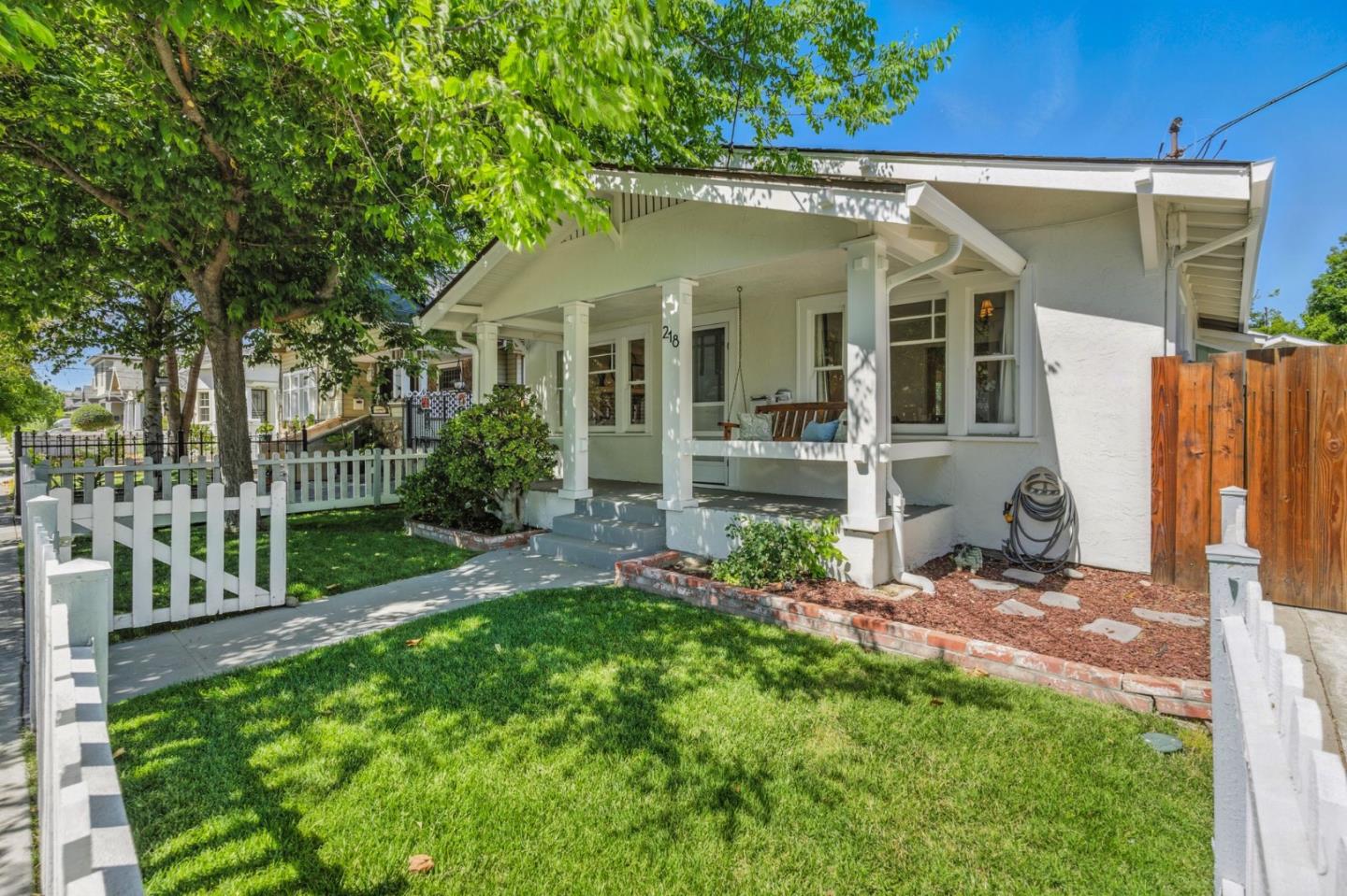 Detail Gallery Image 4 of 40 For 218 N 12th St, San Jose,  CA 95112 - 3 Beds | 3 Baths