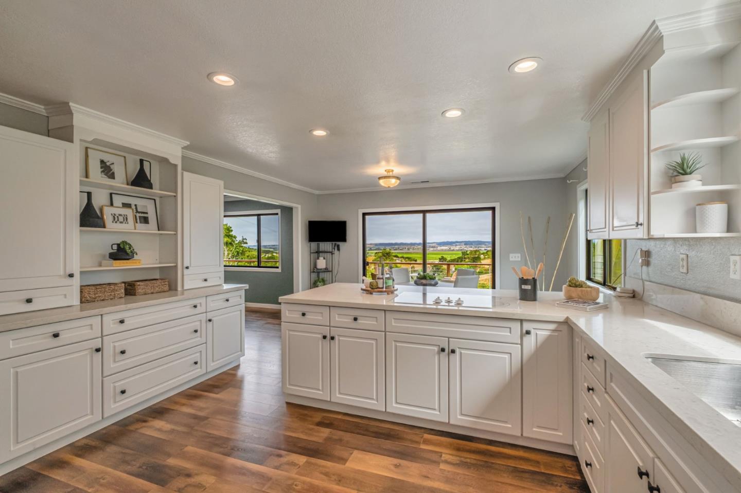 Detail Gallery Image 10 of 43 For 2505 Garin Rd, Royal Oaks,  CA 95076 - 3 Beds | 3 Baths