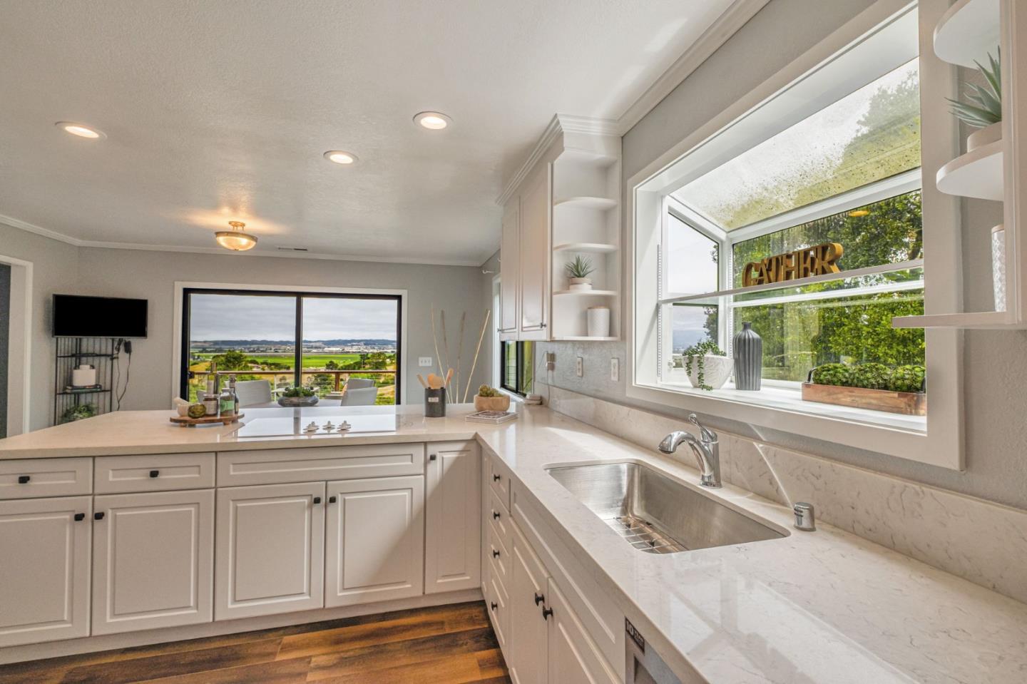 Detail Gallery Image 13 of 43 For 2505 Garin Rd, Royal Oaks,  CA 95076 - 3 Beds | 3 Baths