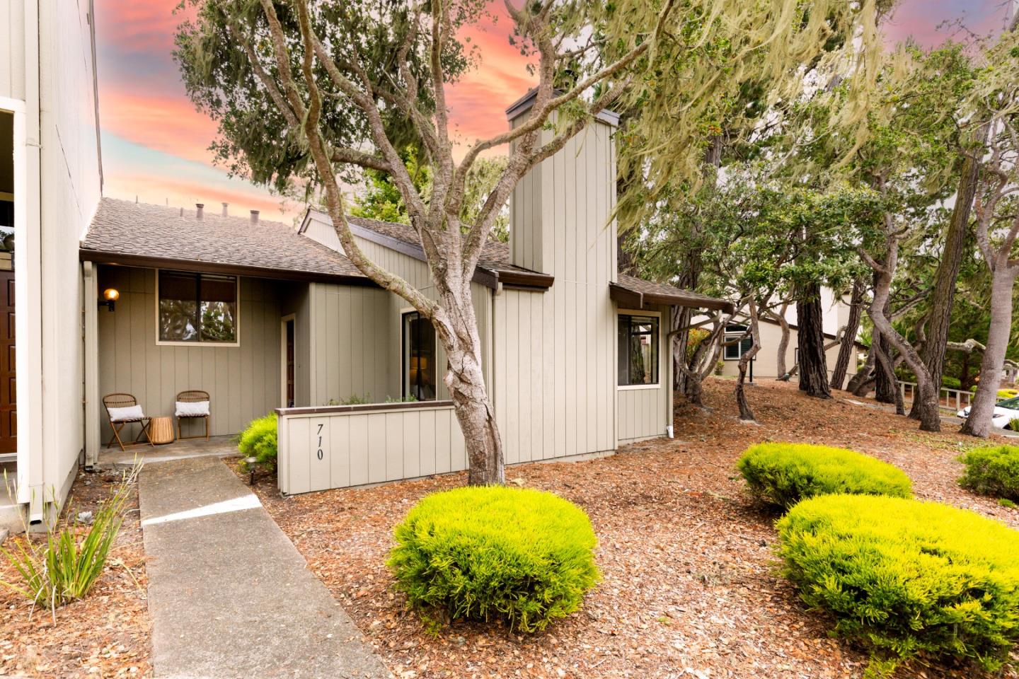 Detail Gallery Image 1 of 23 For 710 Redwood Ln, Pacific Grove,  CA 93950 - 2 Beds | 2 Baths