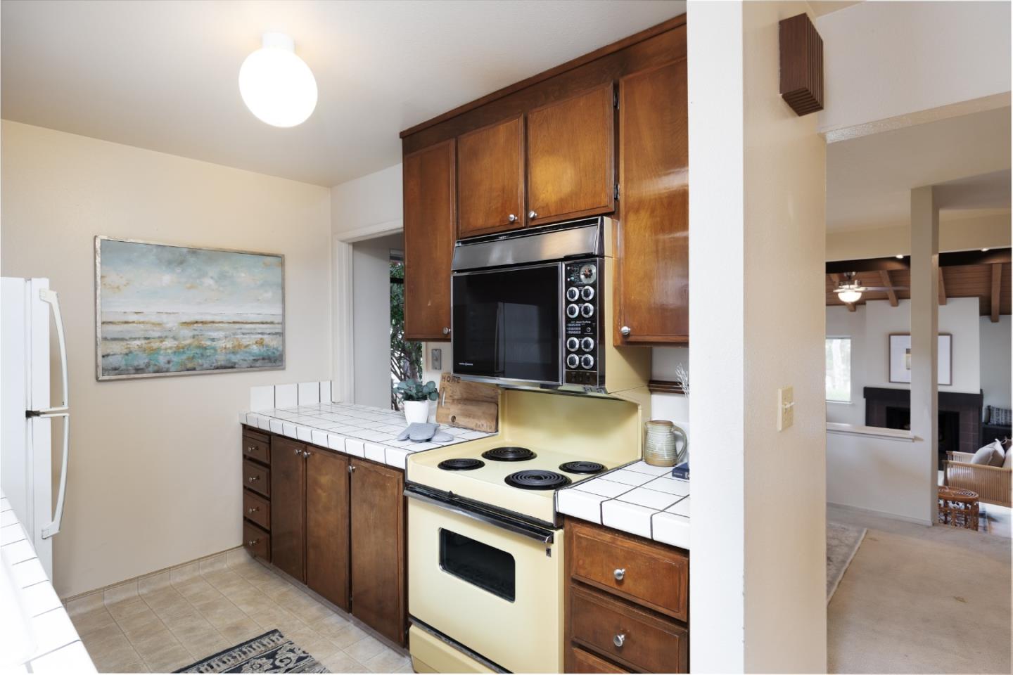 Detail Gallery Image 10 of 23 For 710 Redwood Ln, Pacific Grove,  CA 93950 - 2 Beds | 2 Baths