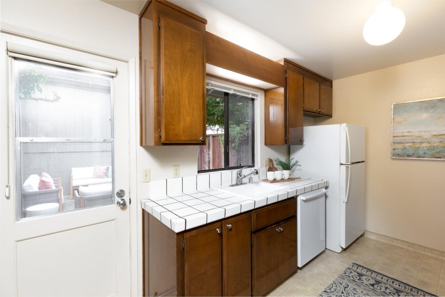 Detail Gallery Image 11 of 23 For 710 Redwood Ln, Pacific Grove,  CA 93950 - 2 Beds | 2 Baths