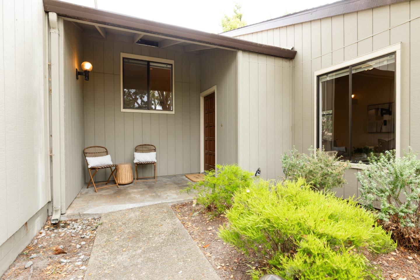 Detail Gallery Image 2 of 23 For 710 Redwood Ln, Pacific Grove,  CA 93950 - 2 Beds | 2 Baths