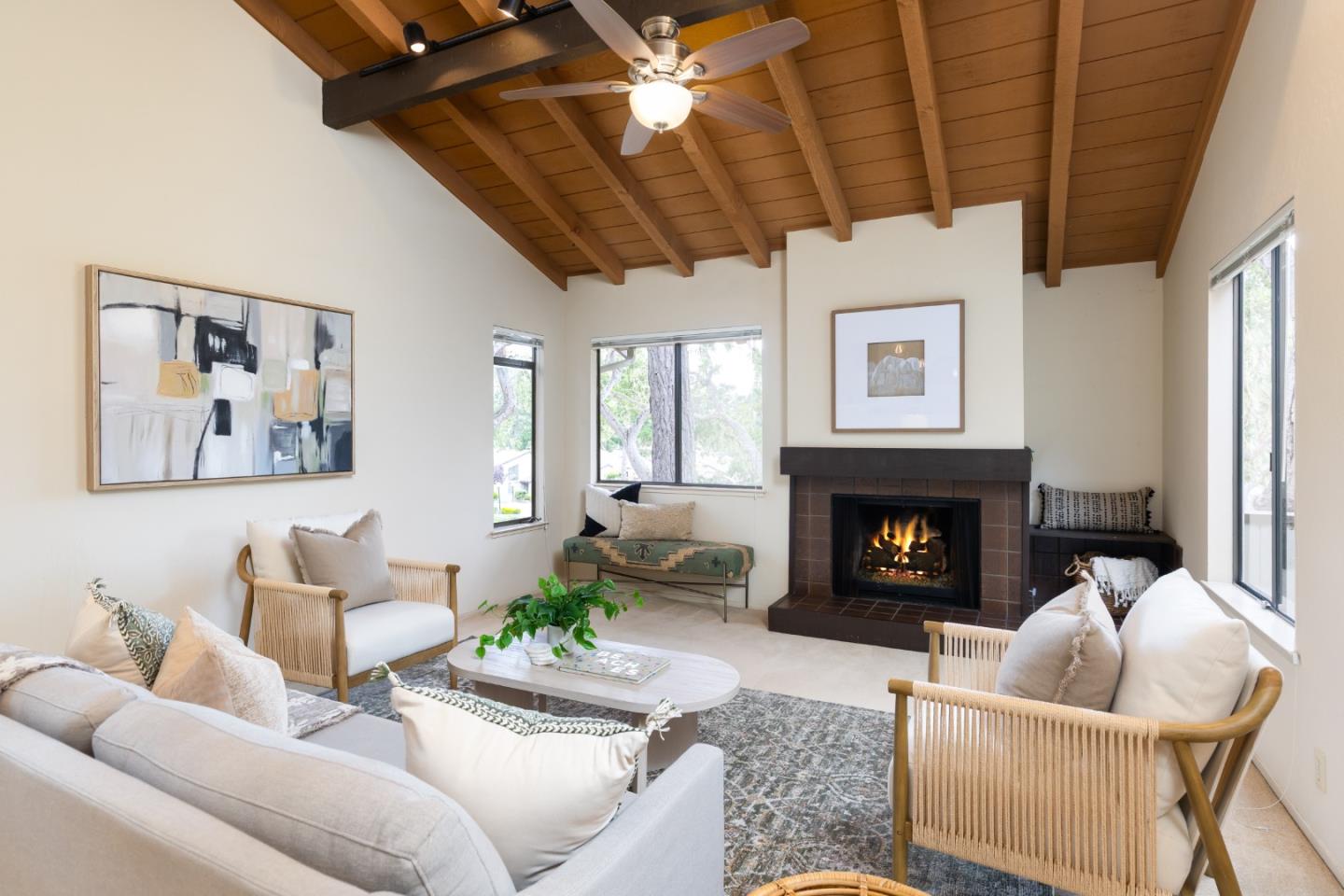 Detail Gallery Image 3 of 23 For 710 Redwood Ln, Pacific Grove,  CA 93950 - 2 Beds | 2 Baths