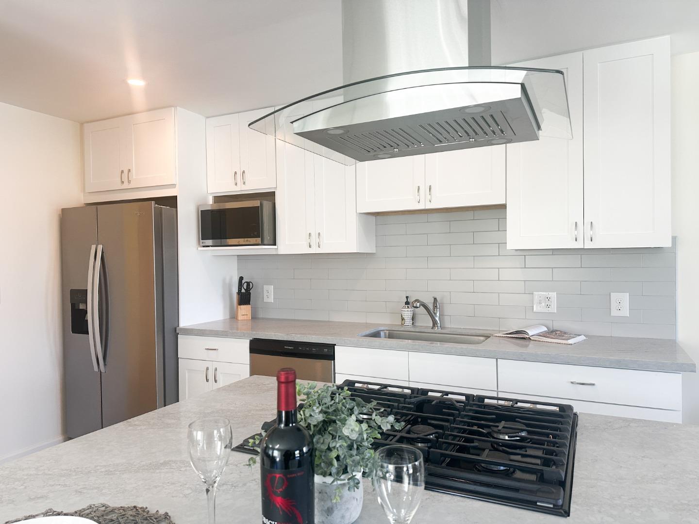 Detail Gallery Image 9 of 38 For 33157 Lake Superior Pl, Fremont,  CA 94555 - 3 Beds | 2 Baths