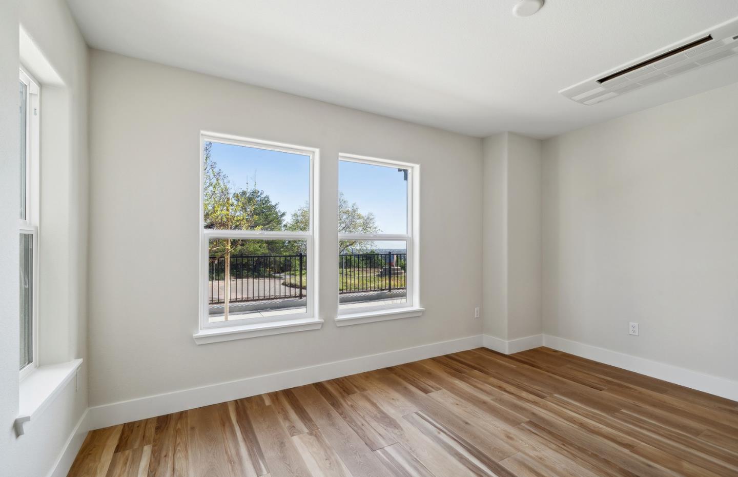 Detail Gallery Image 7 of 61 For 2506 Sage St, San Mateo,  CA 94403 - 2 Beds | 3 Baths