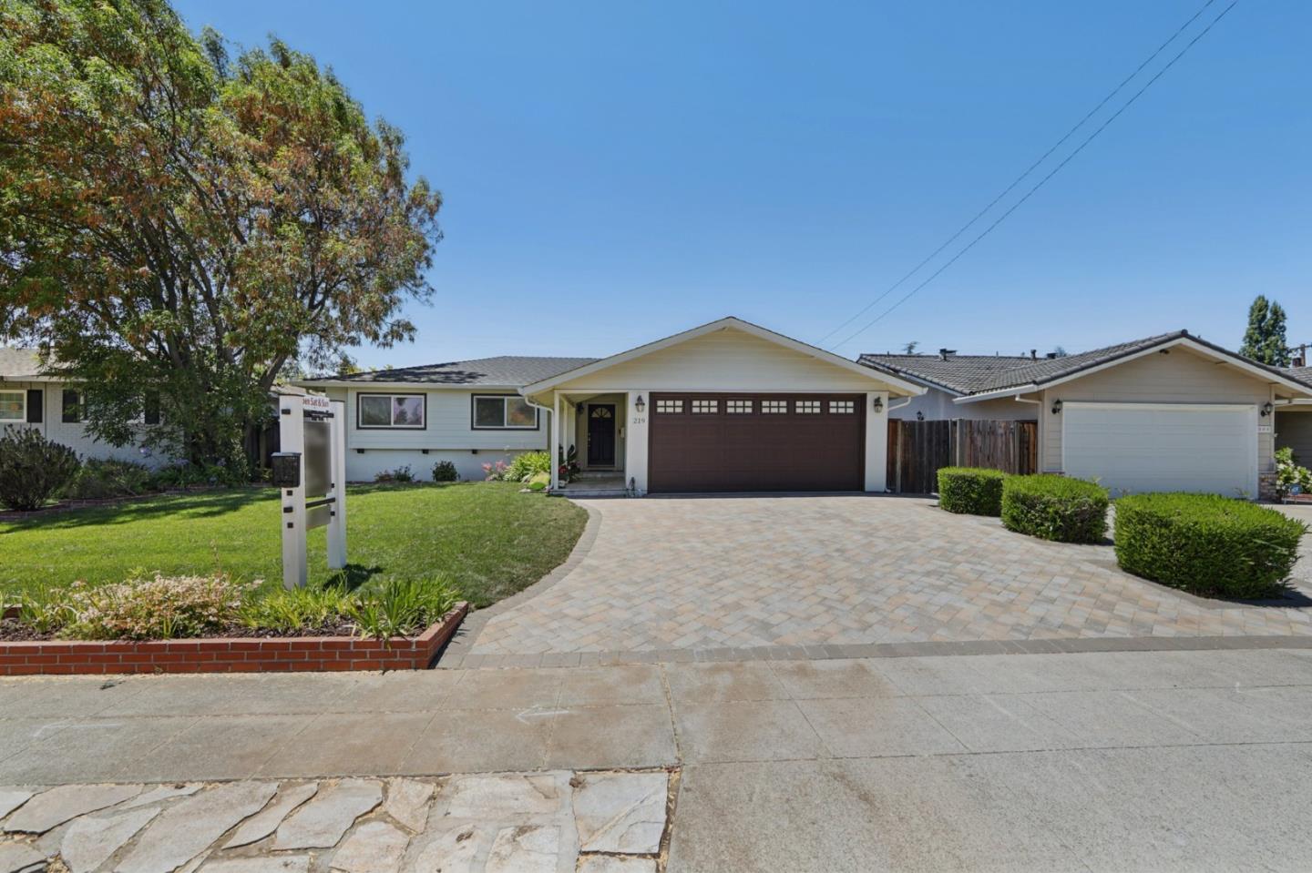 Detail Gallery Image 2 of 34 For 219 Kensington Way, Los Gatos,  CA 95032 - 3 Beds | 2/1 Baths