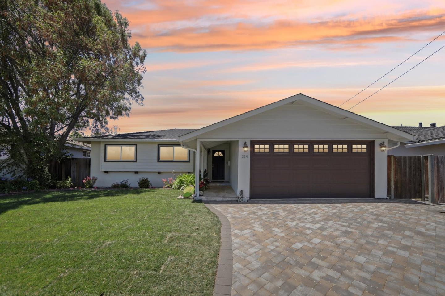 Detail Gallery Image 3 of 34 For 219 Kensington Way, Los Gatos,  CA 95032 - 3 Beds | 2/1 Baths
