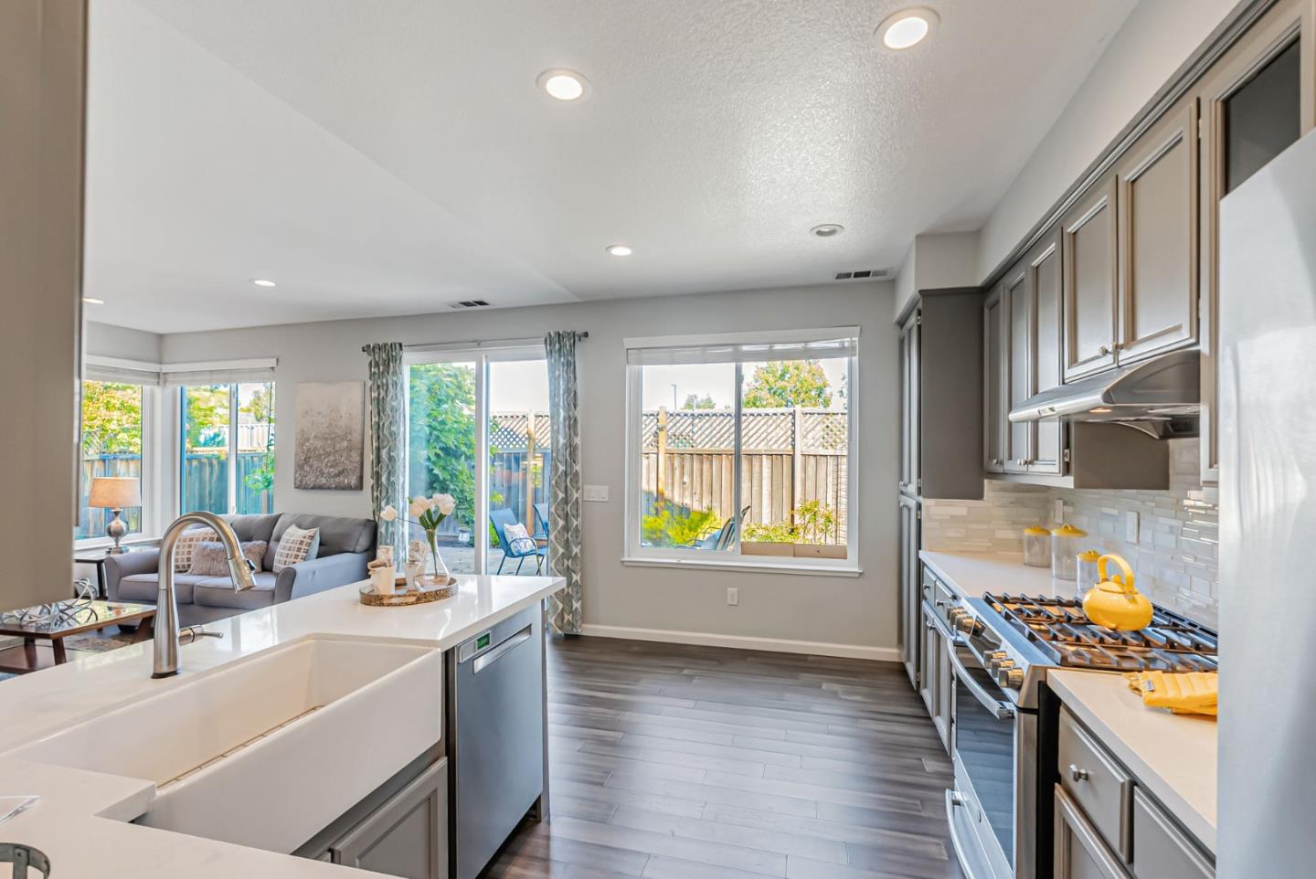 Detail Gallery Image 13 of 48 For 327 Ratto Rd, Alameda,  CA 94502 - 4 Beds | 2/1 Baths