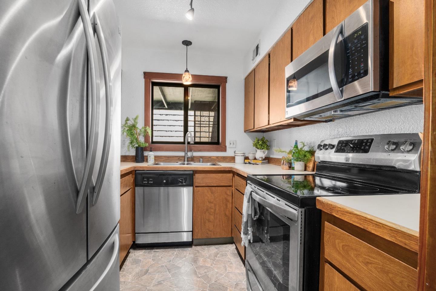 Detail Gallery Image 6 of 26 For 318 Soquel Ave #D3,  Santa Cruz,  CA 95062 - 2 Beds | 2 Baths