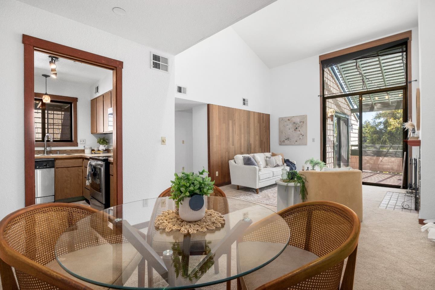 Detail Gallery Image 8 of 26 For 318 Soquel Ave #D3,  Santa Cruz,  CA 95062 - 2 Beds | 2 Baths