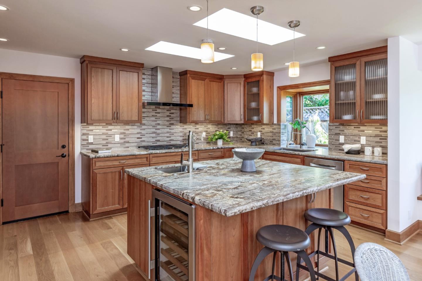 Detail Gallery Image 9 of 30 For 15700 Kavin Ln, Los Gatos,  CA 95030 - 4 Beds | 2/1 Baths