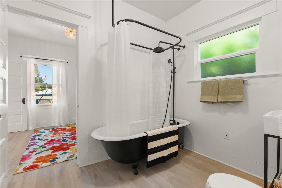 Detail Gallery Image 14 of 22 For 1139 Walk Circle, Santa Cruz,  CA 95060 - 2 Beds | 2 Baths