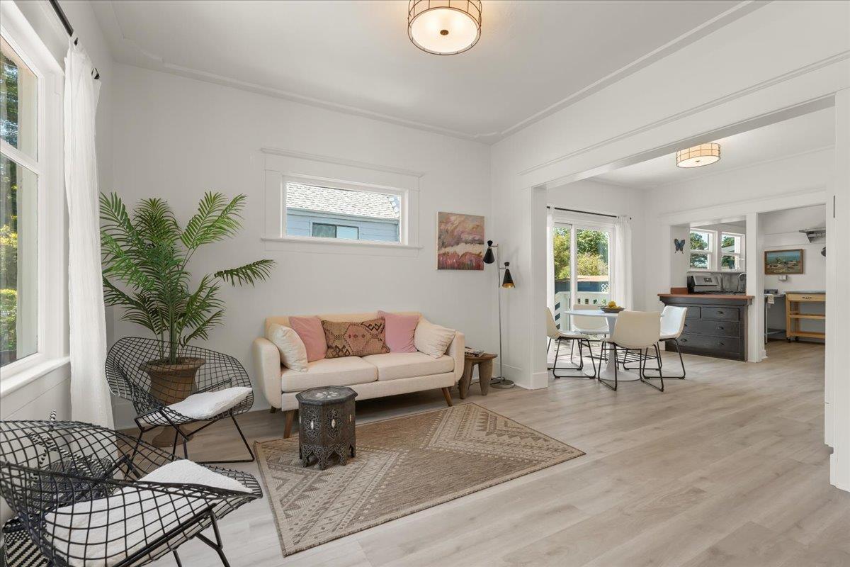 Detail Gallery Image 3 of 22 For 1139 Walk Circle, Santa Cruz,  CA 95060 - 2 Beds | 2 Baths