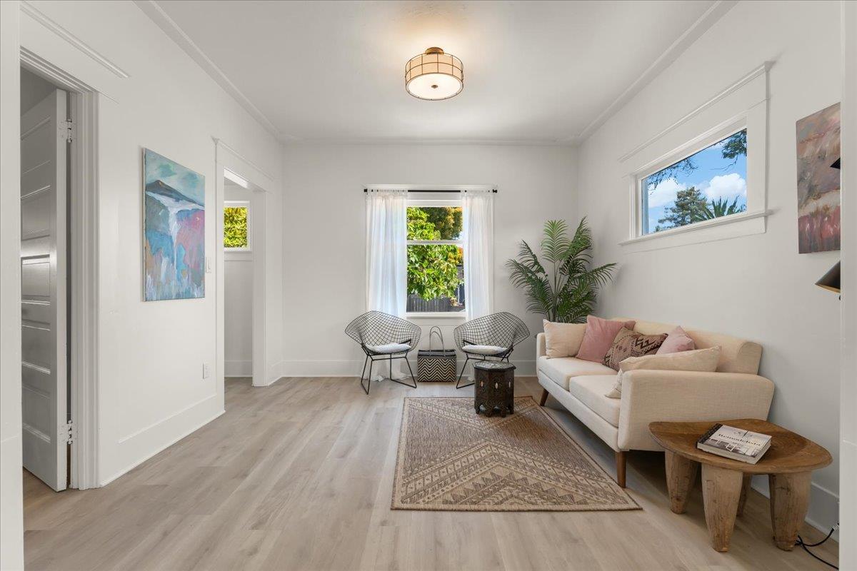 Detail Gallery Image 4 of 22 For 1139 Walk Circle, Santa Cruz,  CA 95060 - 2 Beds | 2 Baths