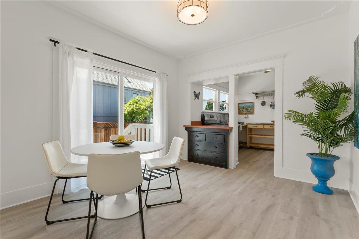 Detail Gallery Image 5 of 22 For 1139 Walk Circle, Santa Cruz,  CA 95060 - 2 Beds | 2 Baths