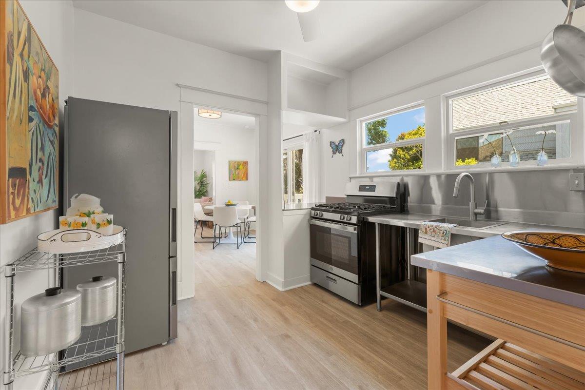 Detail Gallery Image 8 of 22 For 1139 Walk Circle, Santa Cruz,  CA 95060 - 2 Beds | 2 Baths
