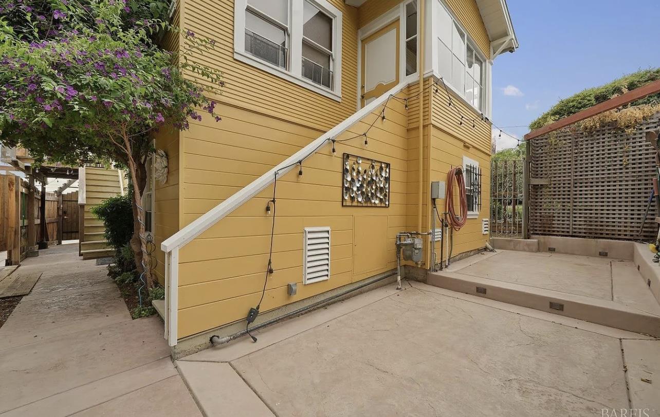 Detail Gallery Image 2 of 18 For 531 Kentucky St, Vallejo,  CA 94590 - 2 Beds | 2 Baths