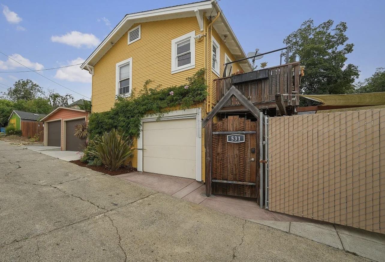 Detail Gallery Image 3 of 18 For 531 Kentucky St, Vallejo,  CA 94590 - 2 Beds | 2 Baths
