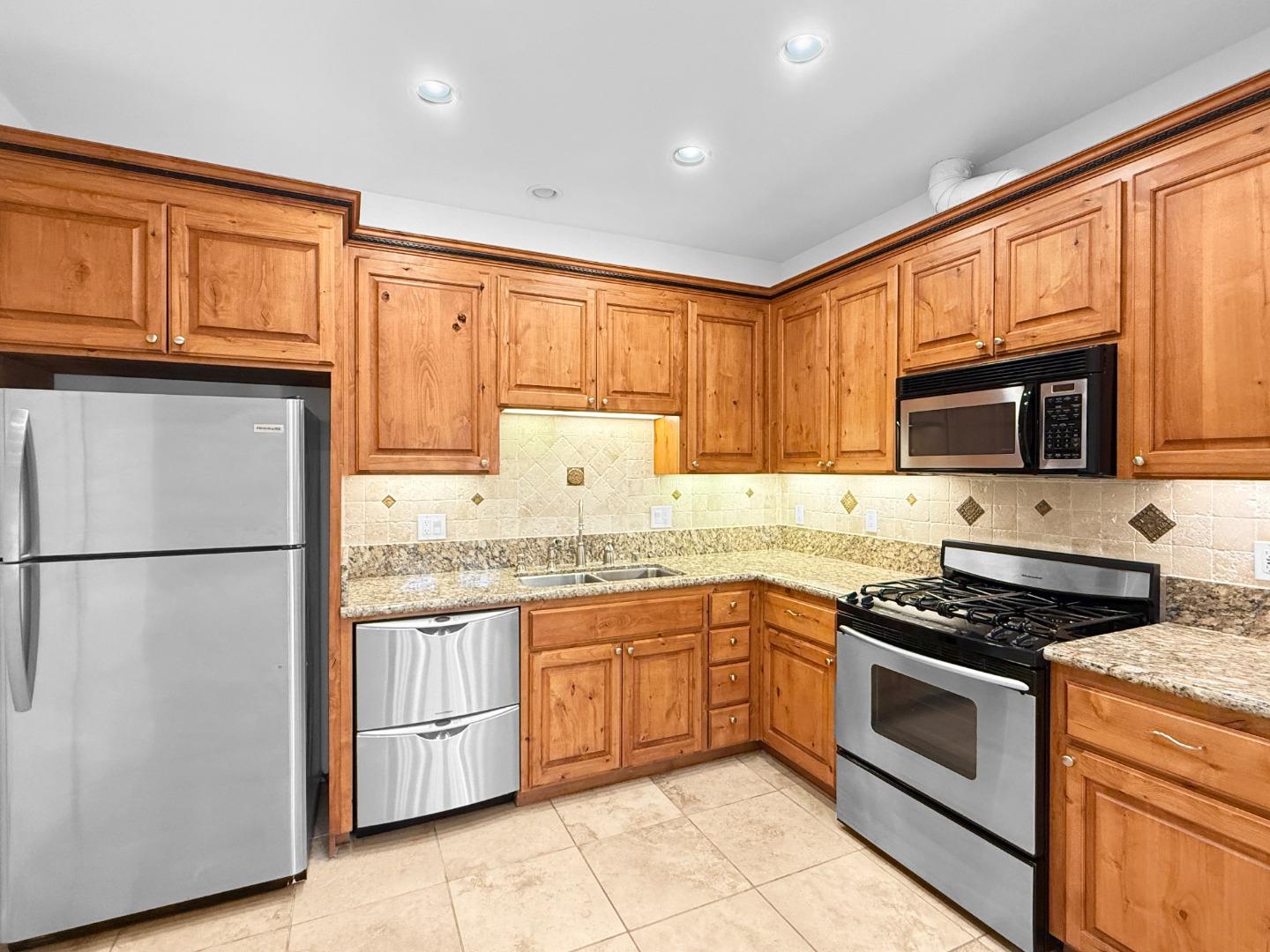 Detail Gallery Image 5 of 15 For 456 Gabilan St #3,  Los Altos,  CA 94022 - 1 Beds | 1 Baths