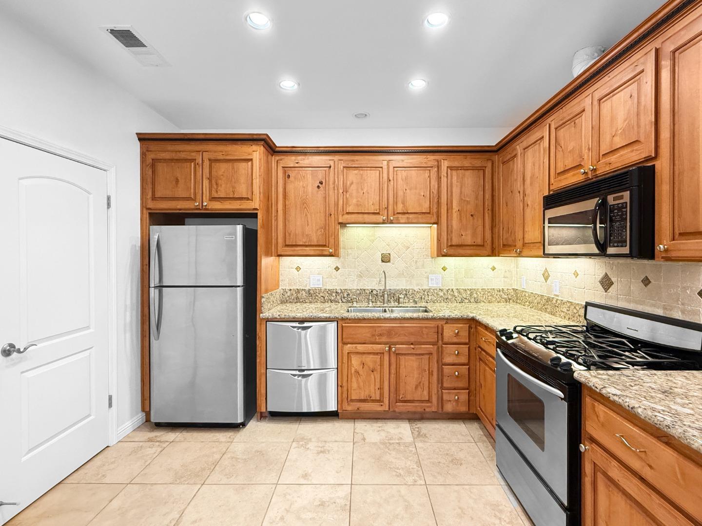 Detail Gallery Image 6 of 15 For 456 Gabilan St #3,  Los Altos,  CA 94022 - 1 Beds | 1 Baths