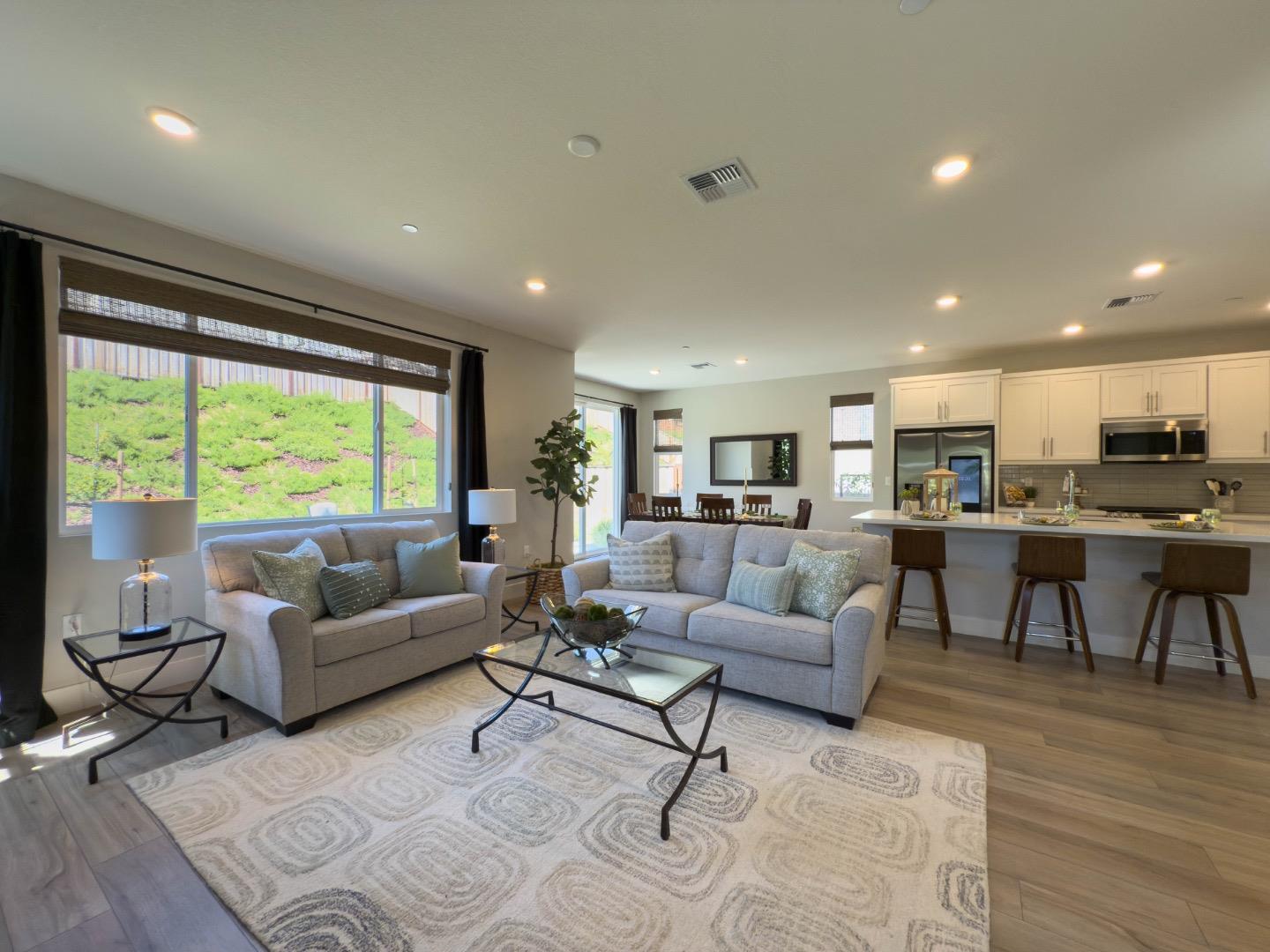 Detail Gallery Image 15 of 53 For 2581 Haybale St, Gilroy,  CA 95020 - 4 Beds | 3 Baths