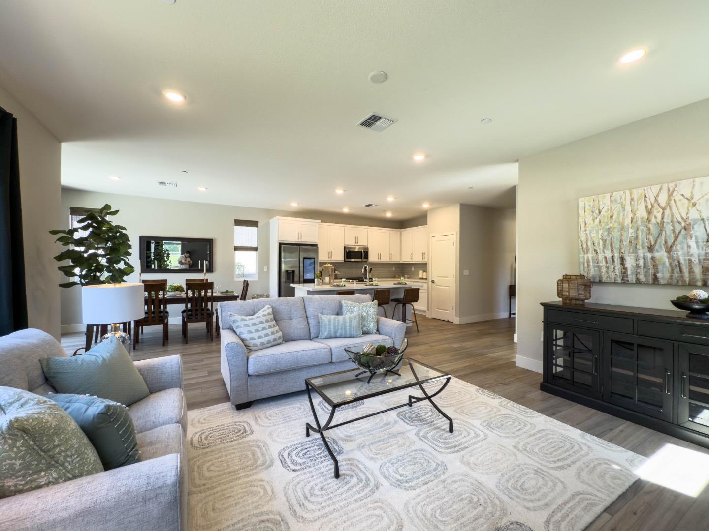 Detail Gallery Image 16 of 53 For 2581 Haybale St, Gilroy,  CA 95020 - 4 Beds | 3 Baths