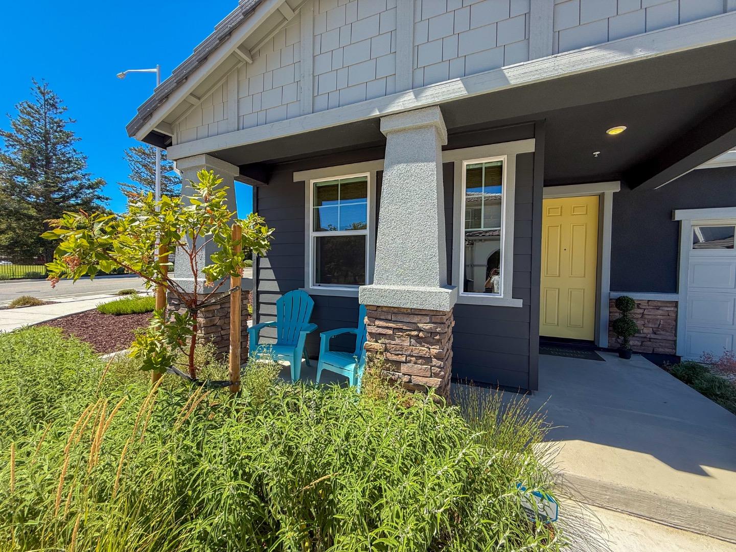Detail Gallery Image 3 of 53 For 2581 Haybale St, Gilroy,  CA 95020 - 4 Beds | 3 Baths