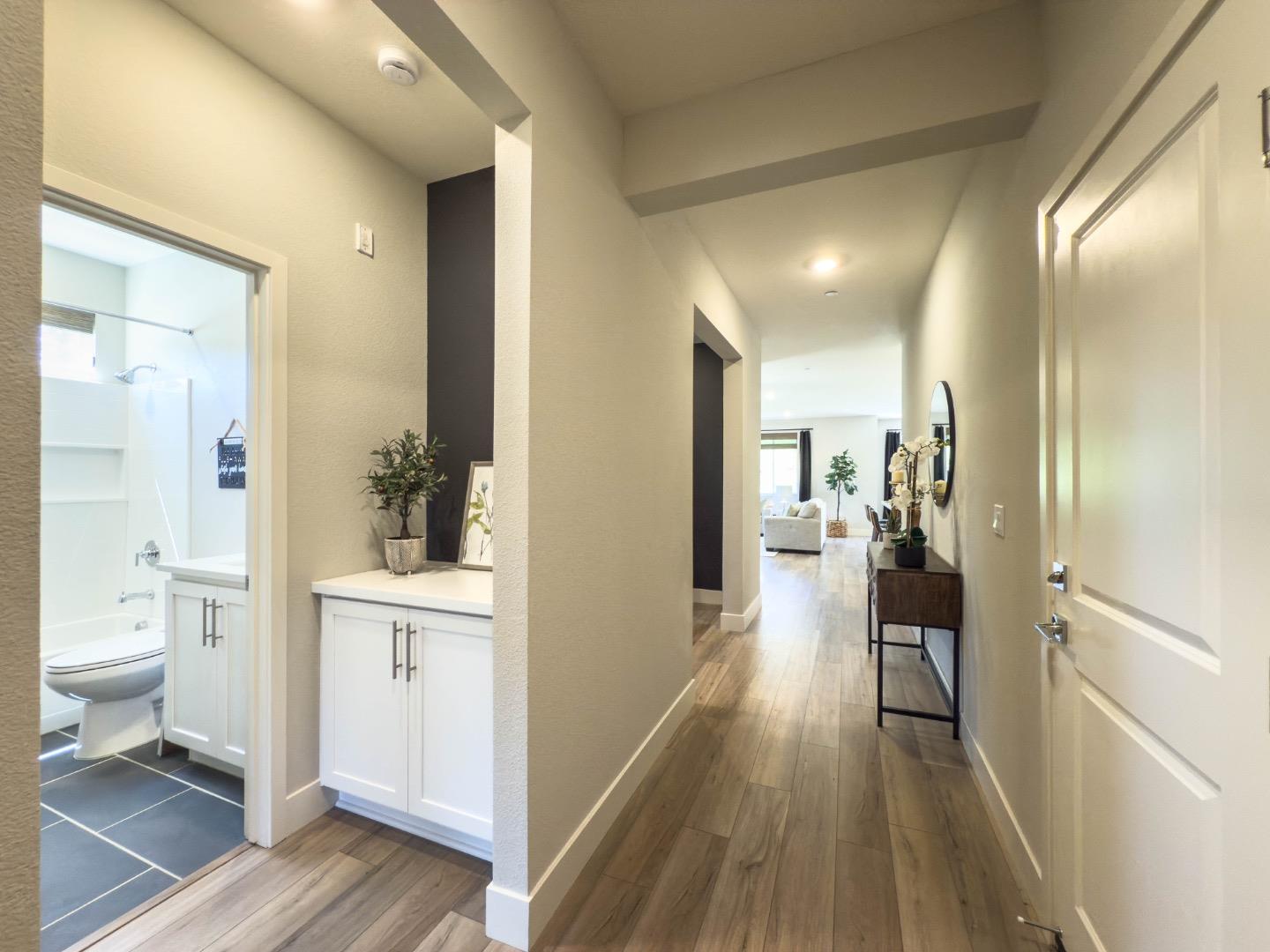 Detail Gallery Image 6 of 53 For 2581 Haybale St, Gilroy,  CA 95020 - 4 Beds | 3 Baths
