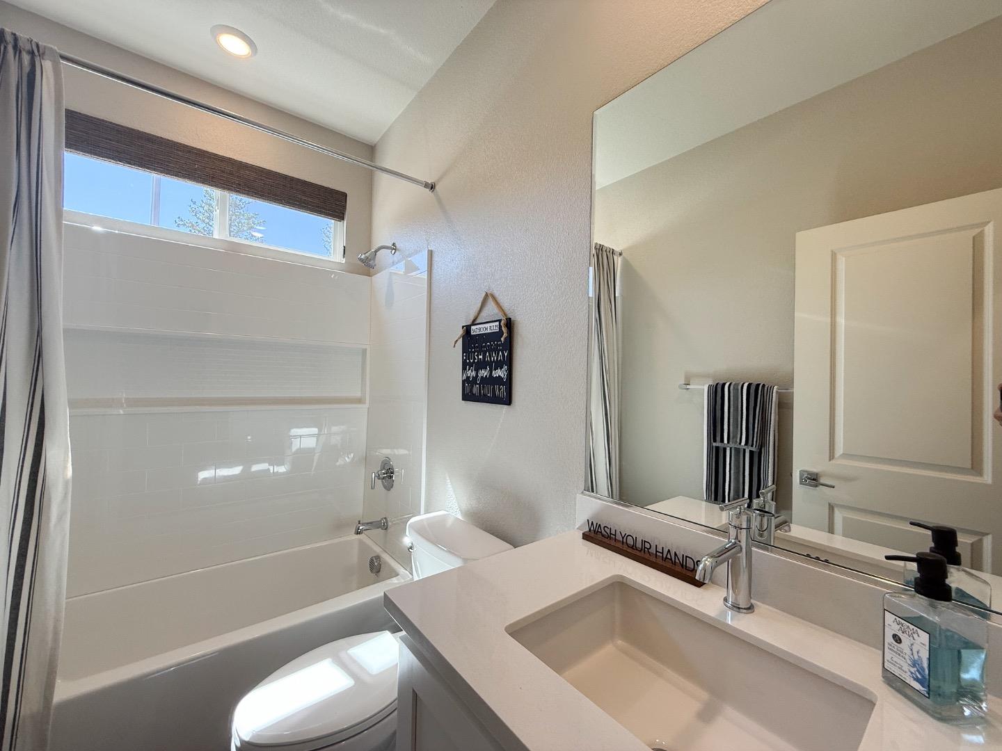 Detail Gallery Image 7 of 53 For 2581 Haybale St, Gilroy,  CA 95020 - 4 Beds | 3 Baths