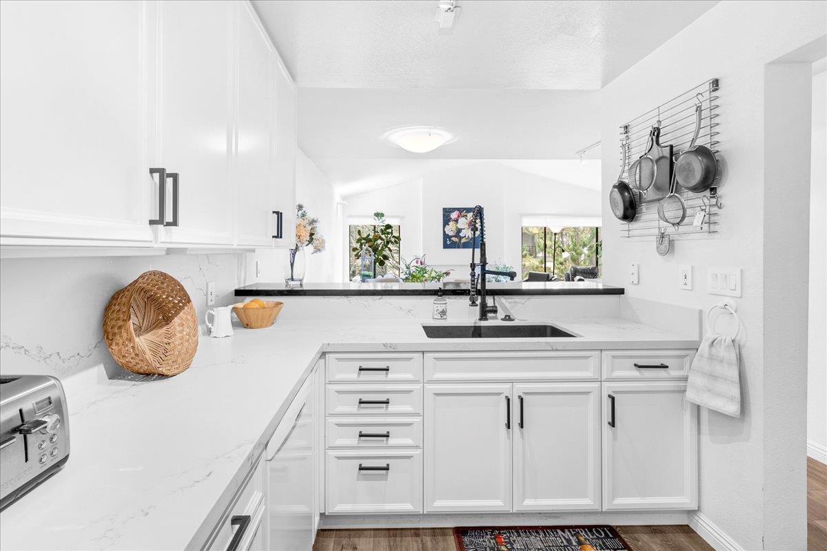 Detail Gallery Image 14 of 33 For 32 Ocean Pines Ln, Pebble Beach,  CA 93953 - 2 Beds | 2 Baths