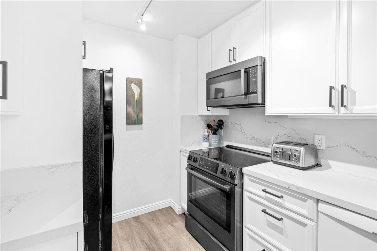 Detail Gallery Image 16 of 33 For 32 Ocean Pines Ln, Pebble Beach,  CA 93953 - 2 Beds | 2 Baths