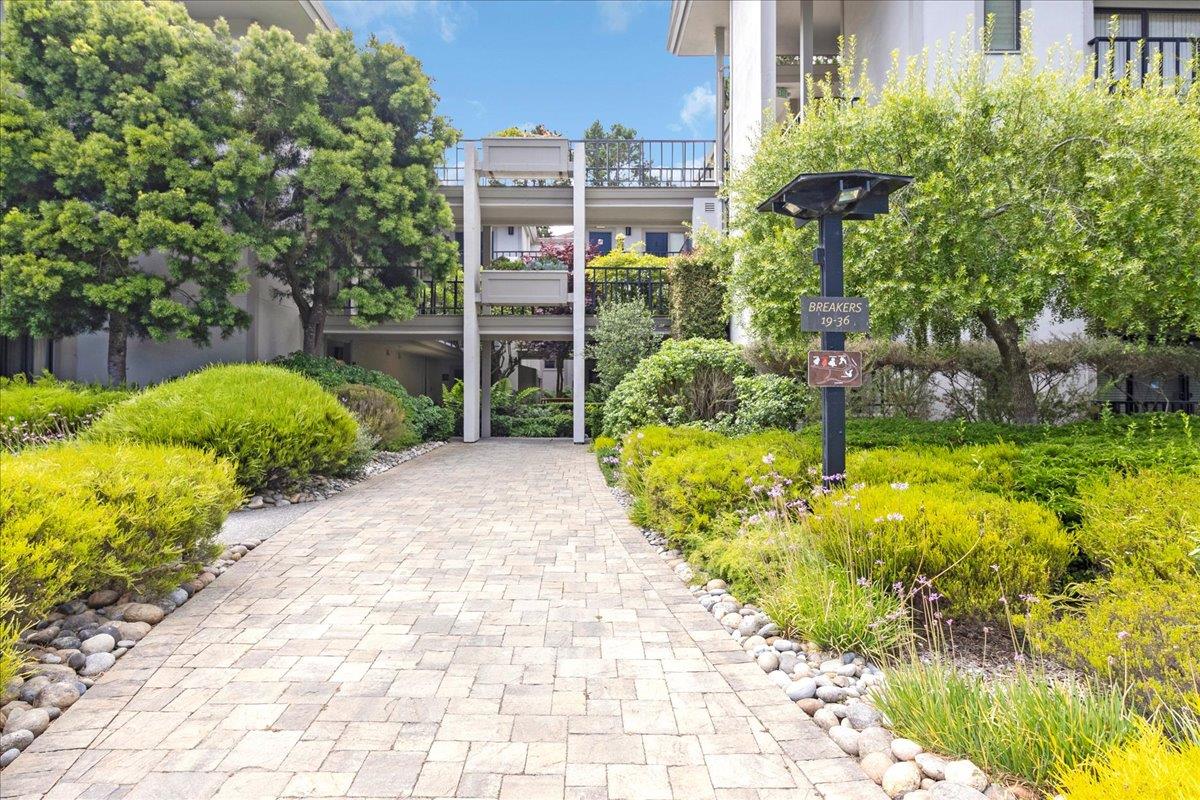 Detail Gallery Image 2 of 33 For 32 Ocean Pines Ln, Pebble Beach,  CA 93953 - 2 Beds | 2 Baths