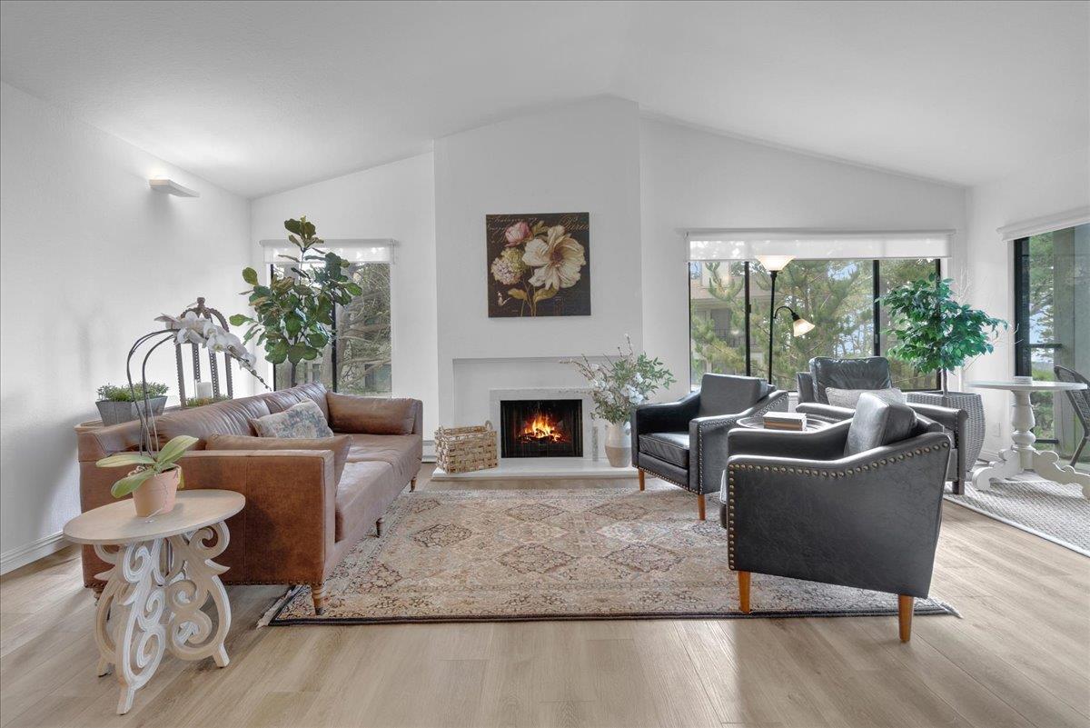 Detail Gallery Image 7 of 33 For 32 Ocean Pines Ln, Pebble Beach,  CA 93953 - 2 Beds | 2 Baths