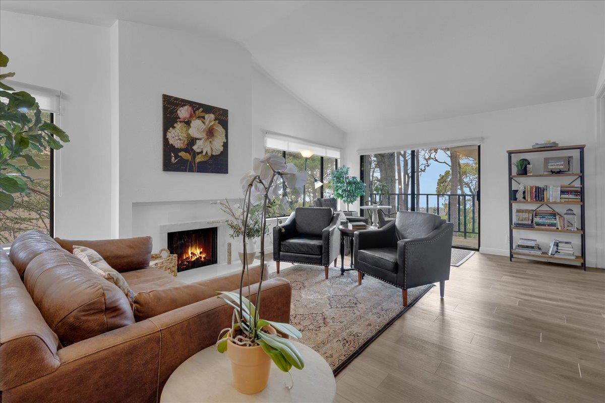 Detail Gallery Image 8 of 33 For 32 Ocean Pines Ln, Pebble Beach,  CA 93953 - 2 Beds | 2 Baths