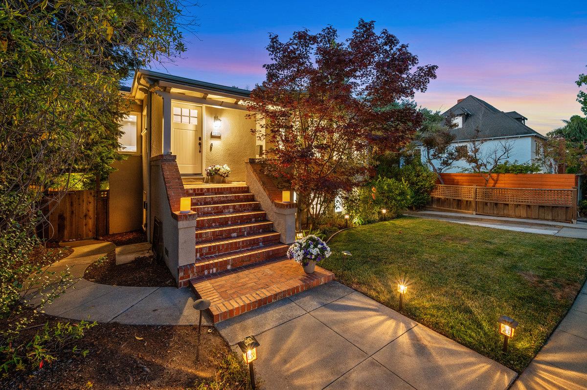 Detail Gallery Image 4 of 76 For 1308 Montero Ave, Burlingame,  CA 94010 - 4 Beds | 3/1 Baths