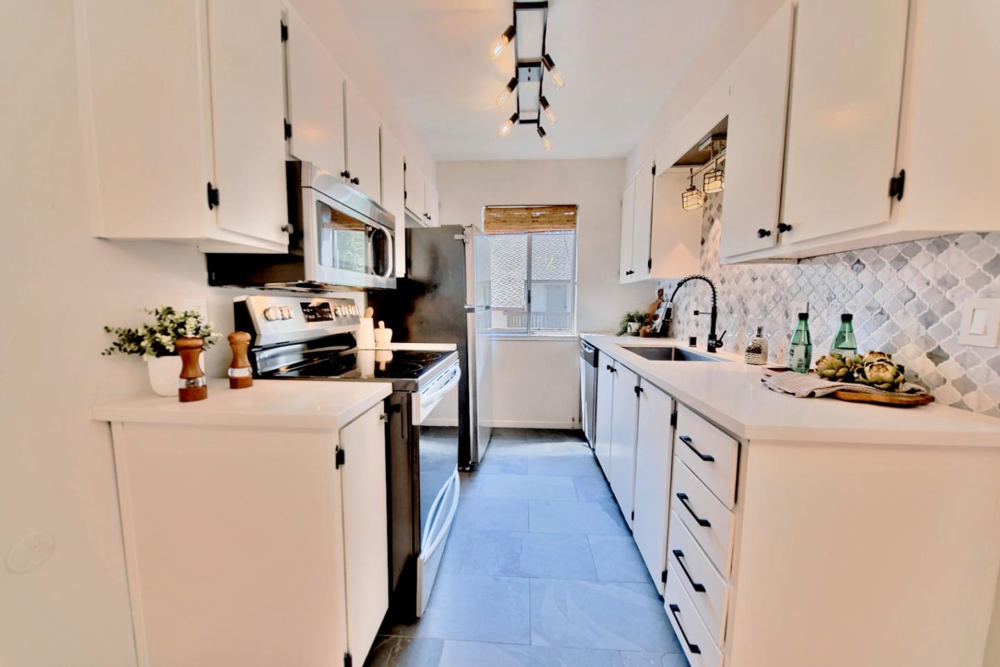 Detail Gallery Image 10 of 36 For 1770 Gazelle Way, Hayward,  CA 94541 - 2 Beds | 1/1 Baths