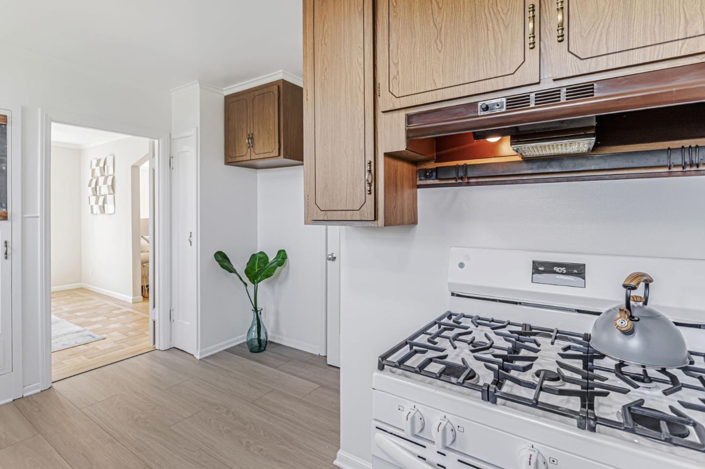 Detail Gallery Image 13 of 53 For 382 El Paseo, Millbrae,  CA 94030 - 4 Beds | 2 Baths