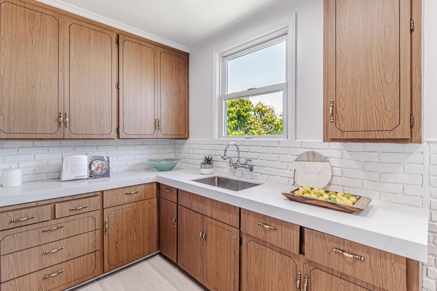 Detail Gallery Image 14 of 53 For 382 El Paseo, Millbrae,  CA 94030 - 4 Beds | 2 Baths