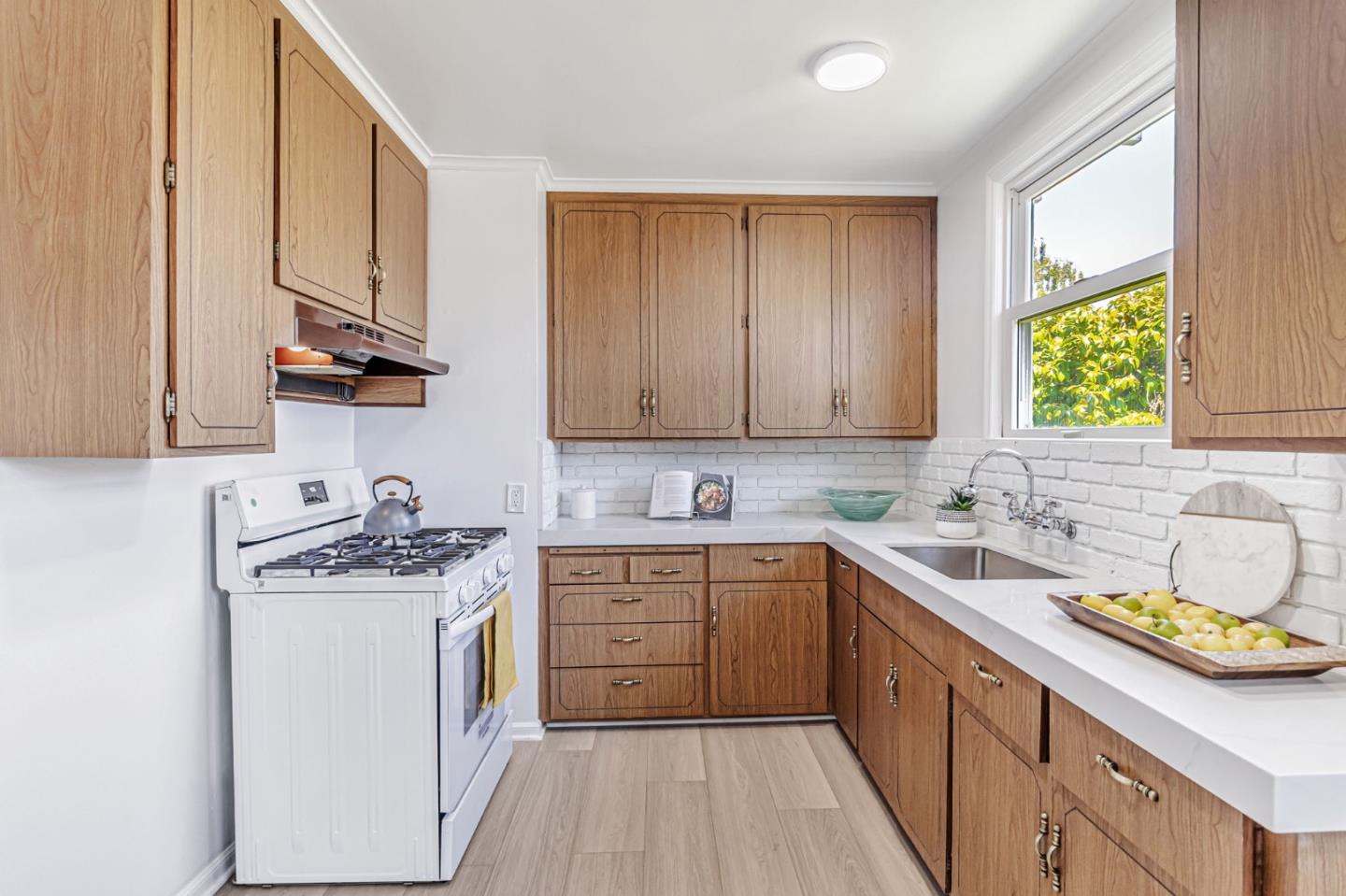 Detail Gallery Image 15 of 53 For 382 El Paseo, Millbrae,  CA 94030 - 4 Beds | 2 Baths