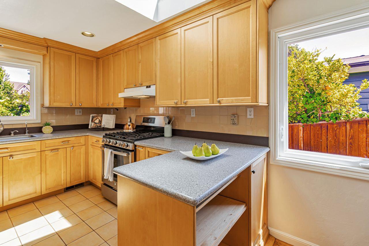 Detail Gallery Image 16 of 42 For 2534 Howard Ave, San Carlos,  CA 94070 - 2 Beds | 2 Baths