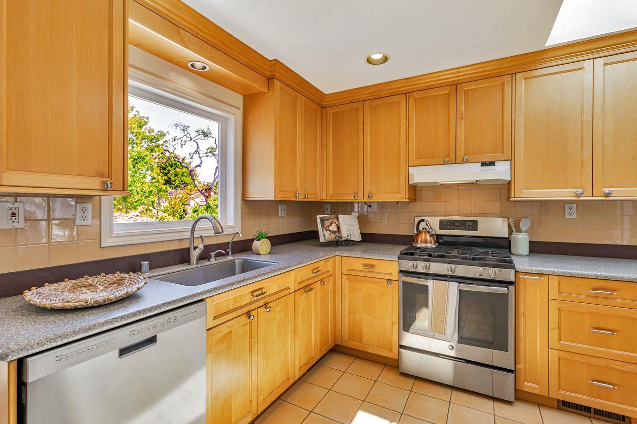 Detail Gallery Image 19 of 42 For 2534 Howard Ave, San Carlos,  CA 94070 - 2 Beds | 2 Baths