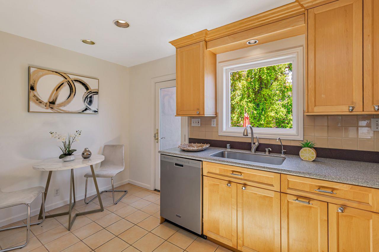 Detail Gallery Image 20 of 42 For 2534 Howard Ave, San Carlos,  CA 94070 - 2 Beds | 2 Baths