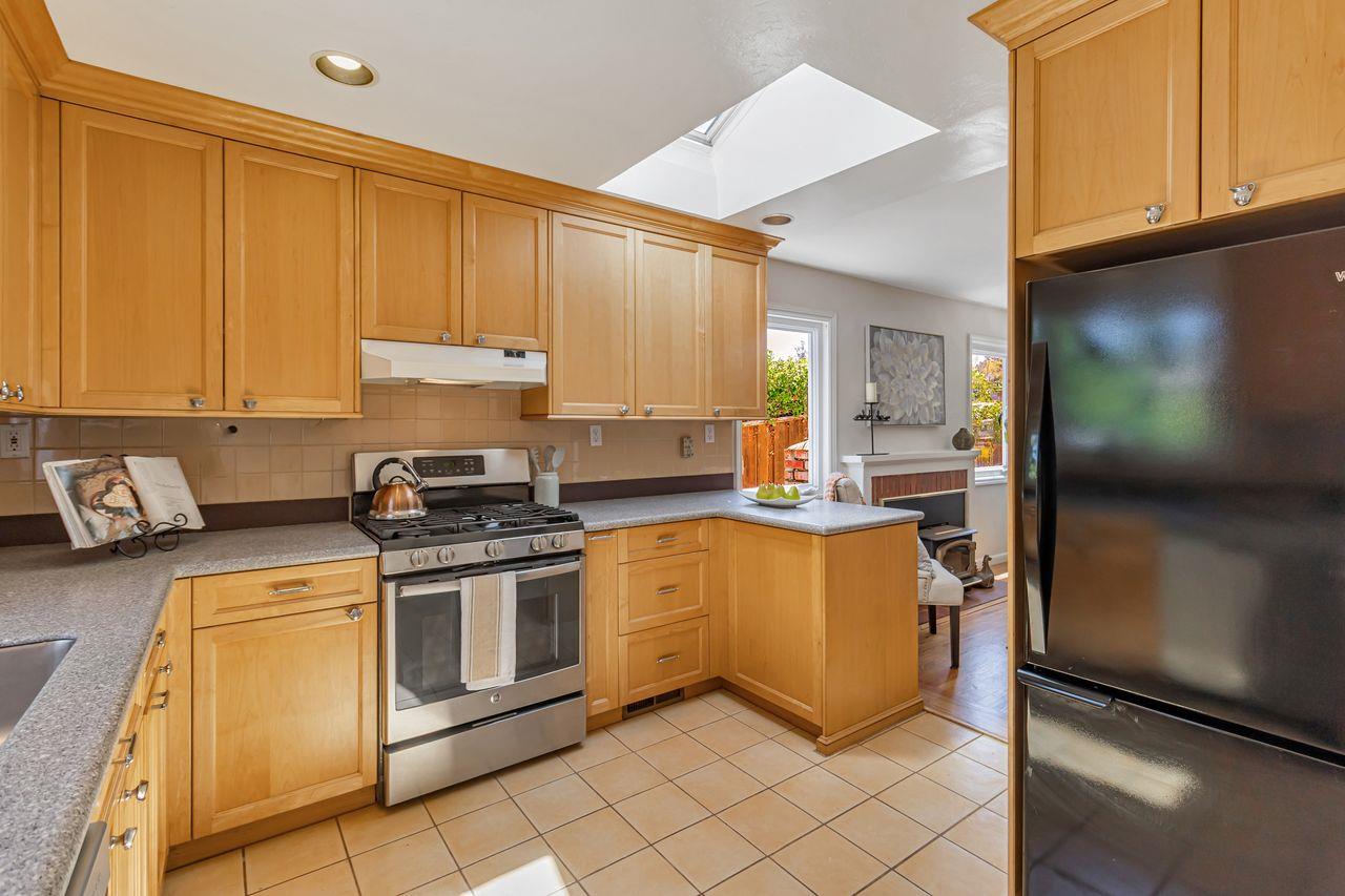 Detail Gallery Image 22 of 42 For 2534 Howard Ave, San Carlos,  CA 94070 - 2 Beds | 2 Baths