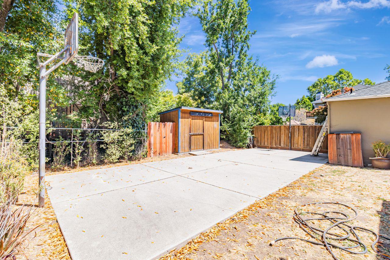 Detail Gallery Image 31 of 42 For 2534 Howard Ave, San Carlos,  CA 94070 - 2 Beds | 2 Baths