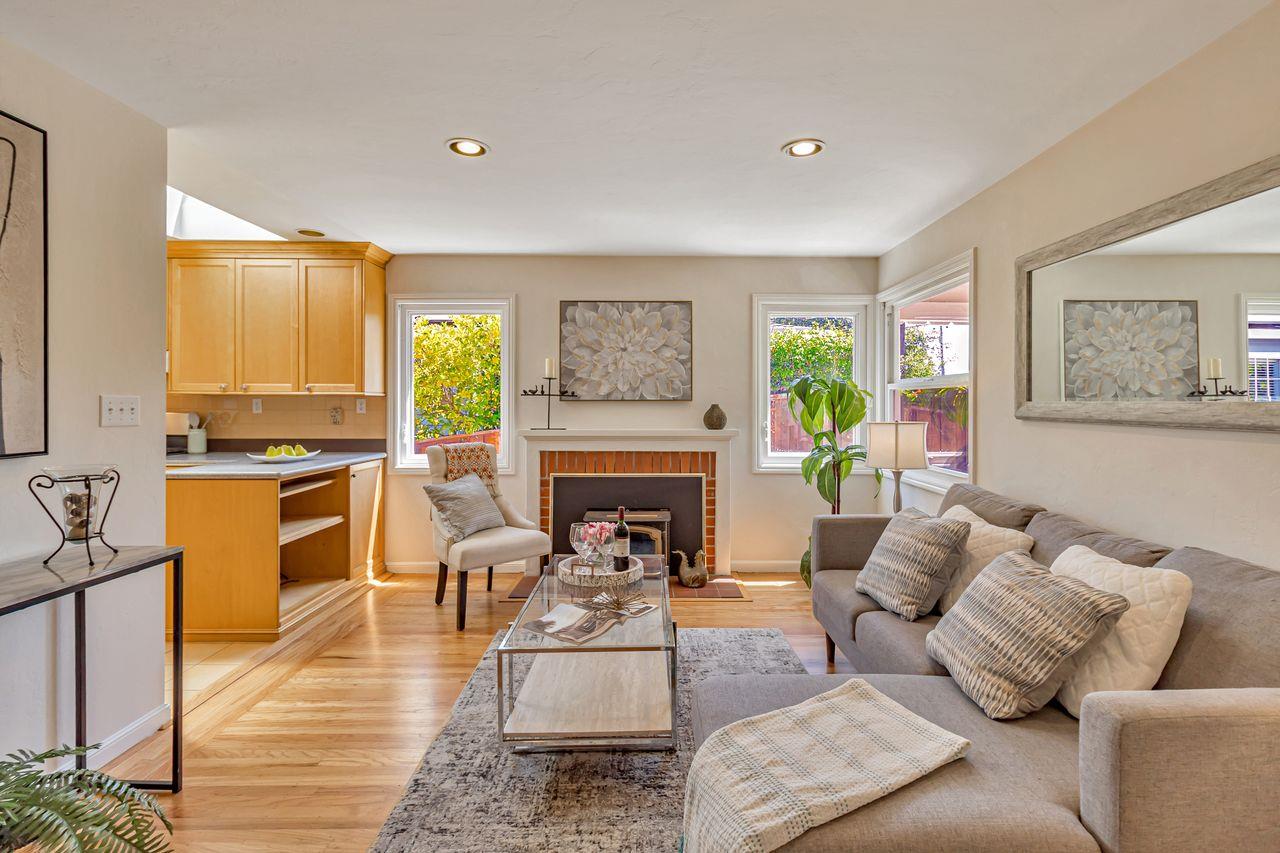 Detail Gallery Image 4 of 42 For 2534 Howard Ave, San Carlos,  CA 94070 - 2 Beds | 2 Baths