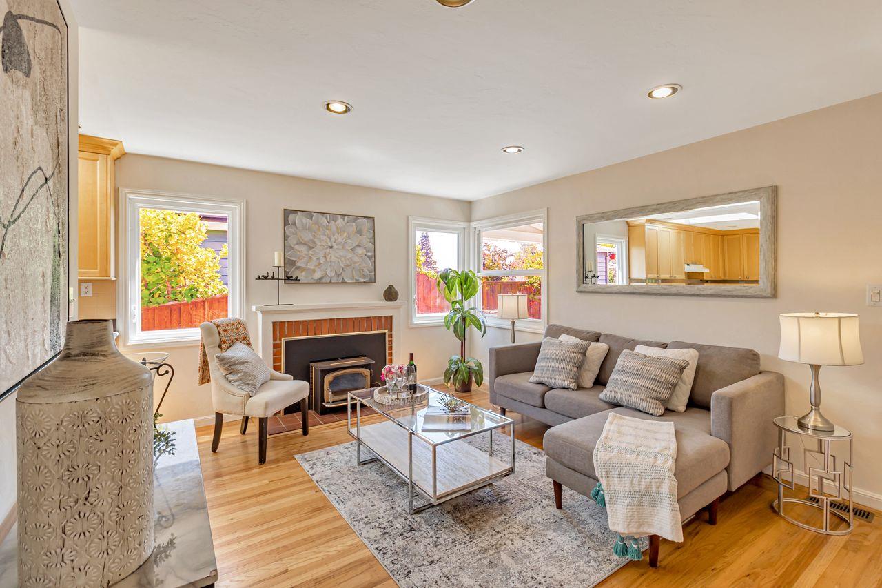 Detail Gallery Image 5 of 42 For 2534 Howard Ave, San Carlos,  CA 94070 - 2 Beds | 2 Baths