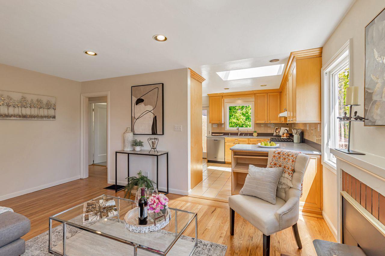 Detail Gallery Image 6 of 42 For 2534 Howard Ave, San Carlos,  CA 94070 - 2 Beds | 2 Baths