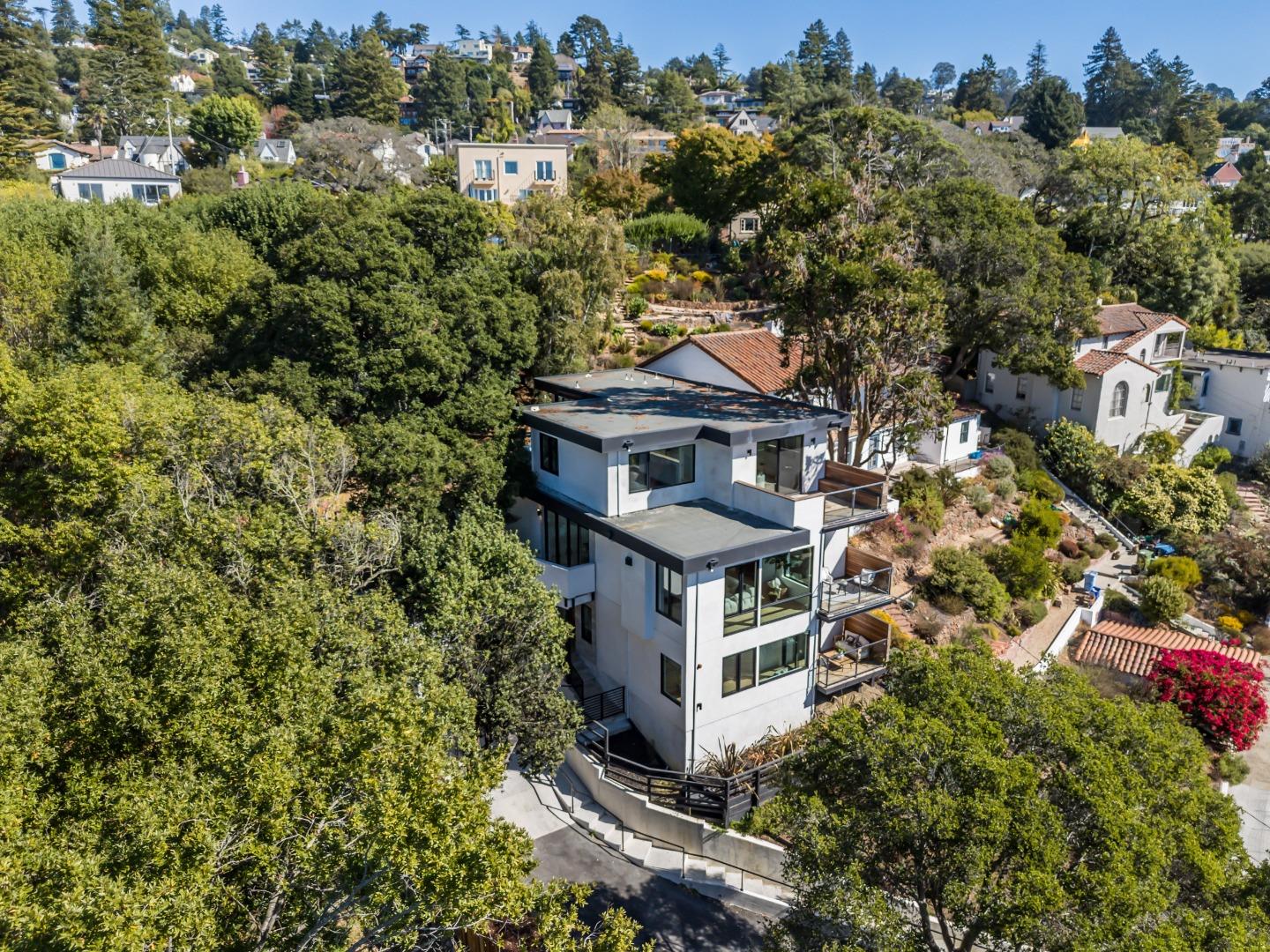 Detail Gallery Image 2 of 41 For 715 Santa Barbara Rd, Berkeley,  CA 94707 - 4 Beds | 3/2 Baths